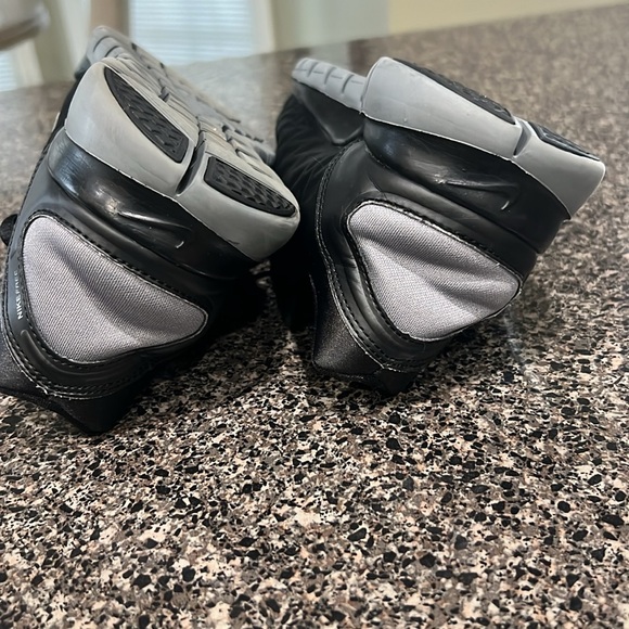 Nike training tennis shoe women’s size 9.5 black - Picture 10 of 14